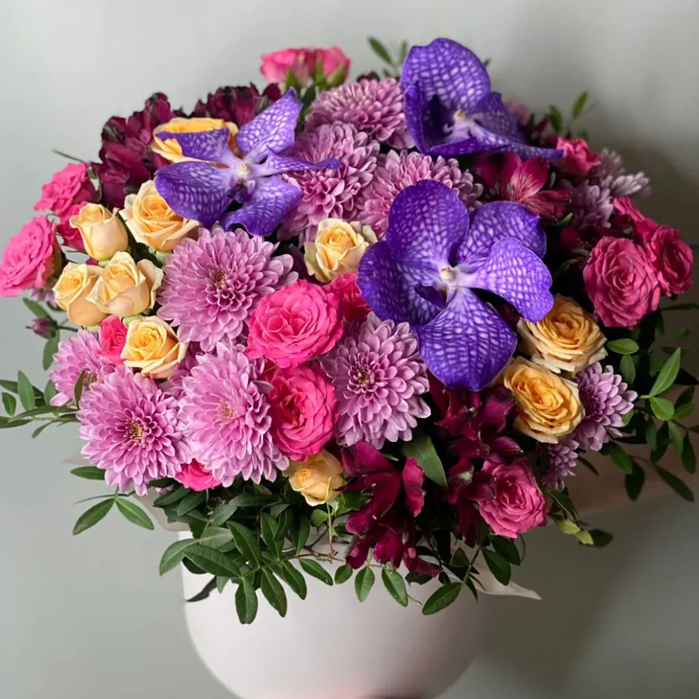 Хризантемы в шляпной коробке