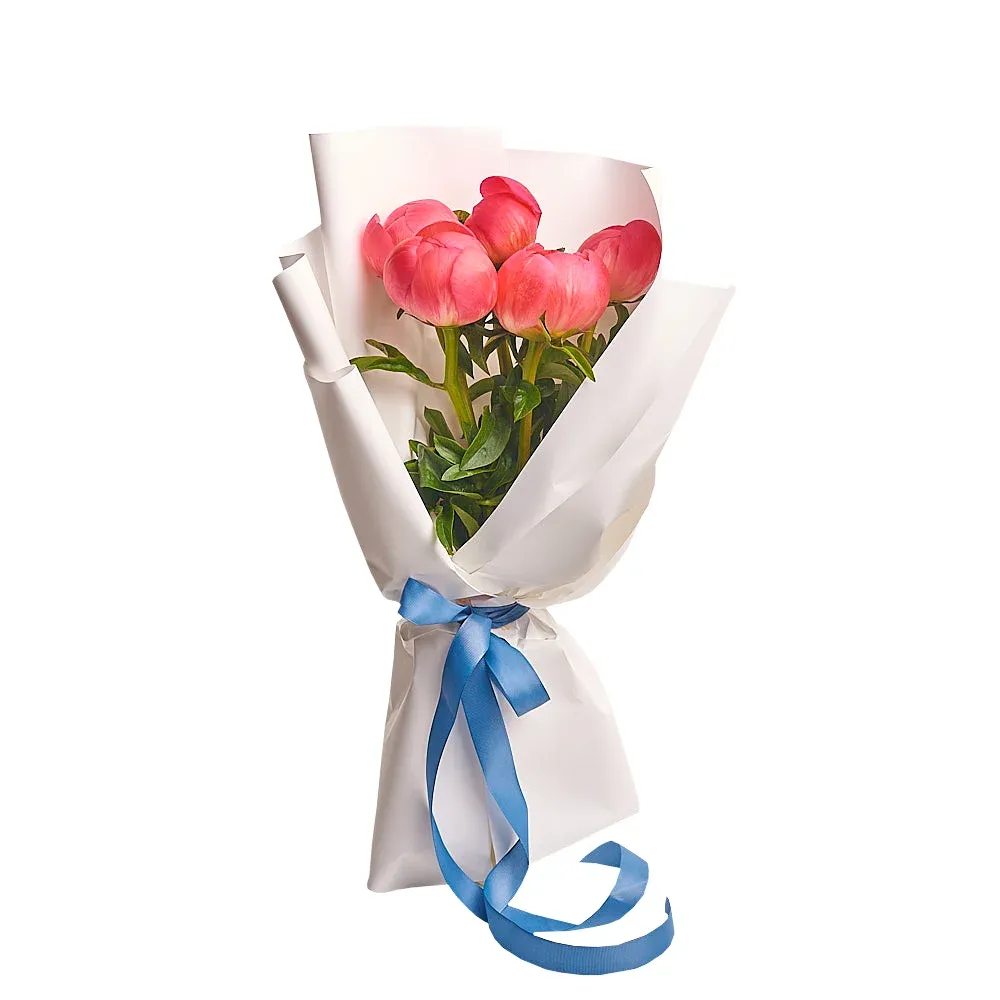 Букет из 5 коралловых пионов