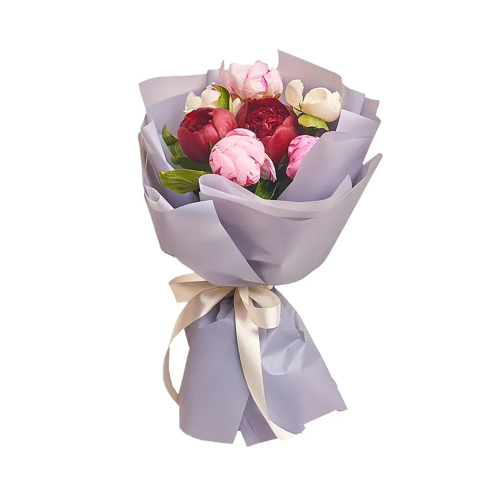 Букет из 7 разноцветных пионов