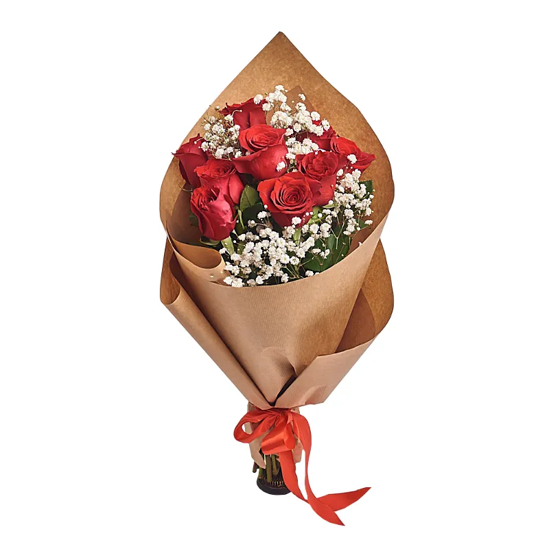 Букет из 9 красных роз с гипсофилой