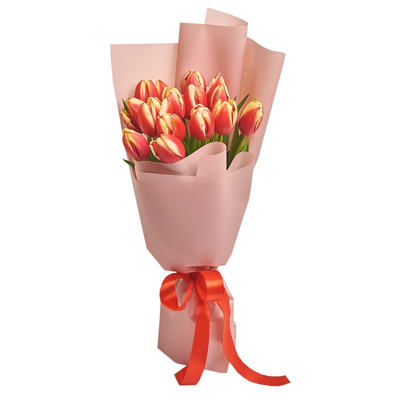 Букет из 15 бело-красных тюльпанов